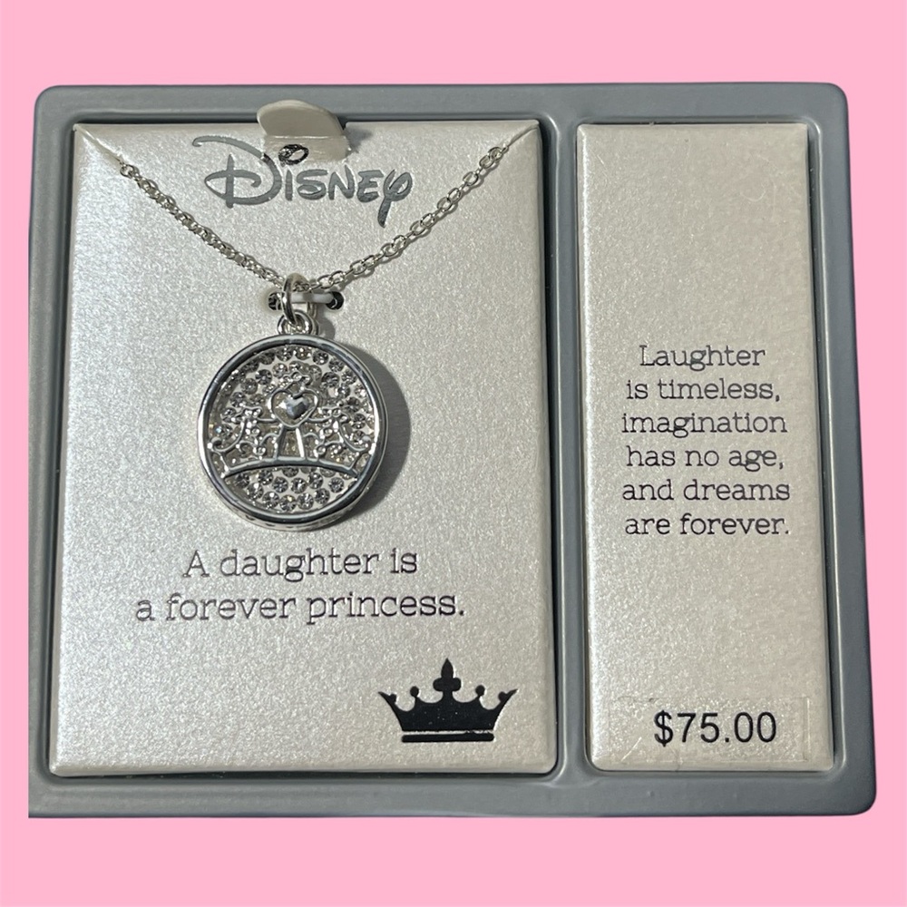Elegant Silver Pendant Necklace